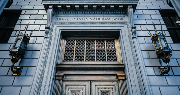 An image of the United States National Bank