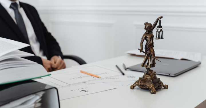 forensic expert witness presenting digital forensic evidence to a judge