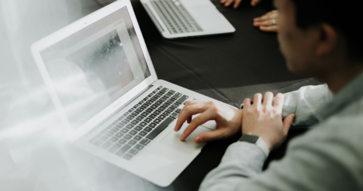 An expert providing data recovery services.
